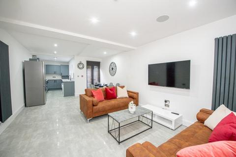 6 bedroom house to rent, Thornycroft Road, Liverpool L15