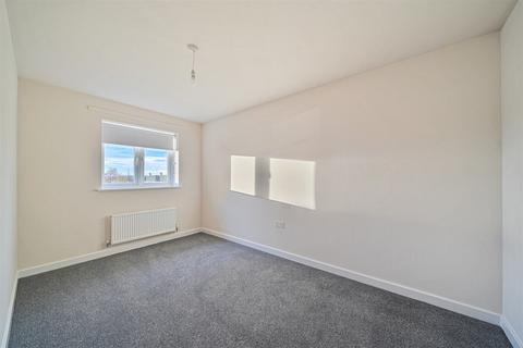 3 bedroom semi-detached house to rent, Binggeli Grove, WF9
