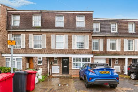5 bedroom terraced house for sale, Arborfield Close, Slough SL1