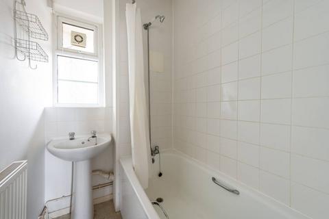 1 bedroom flat for sale, Dog Kennel Hill Estate, East Dulwich, London, SE22