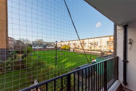 Studio to rent, Fields Estate, Lansdowne Drive, London Fields, London, E8