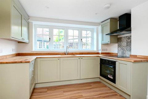 undefined, Farnham Road, Hook RG29