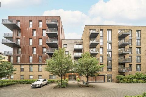 3 bedroom flat to rent, Whiting Way, London SE16