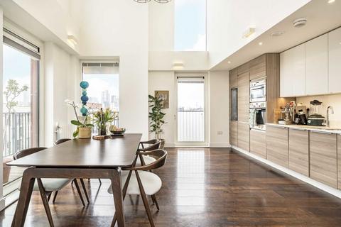 3 bedroom flat to rent, Whiting Way, London SE16