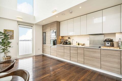 3 bedroom flat to rent, Whiting Way, London SE16