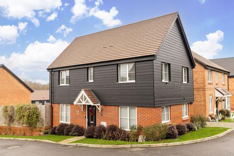 3 bedroom detached house for sale, Mead Lane, Crawley RH10