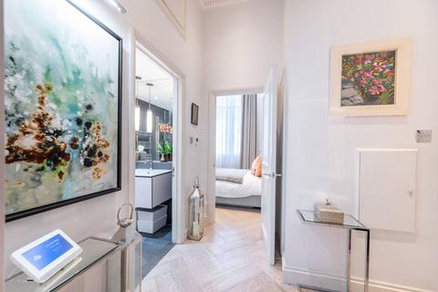 1 bedroom flat for sale, Gloucester Gardens, Bayswater, London, W2