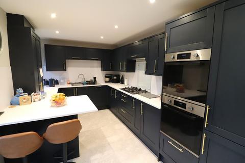 4 bedroom end of terrace house for sale, Warwick Road, Stevenage, Hertfordshire, SG2