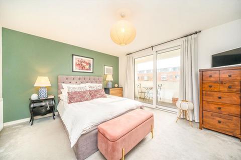 2 bedroom flat to rent, Putney Hill, London SW15