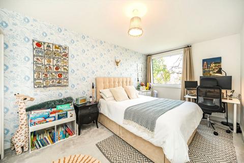 2 bedroom flat to rent, Putney Hill, London SW15