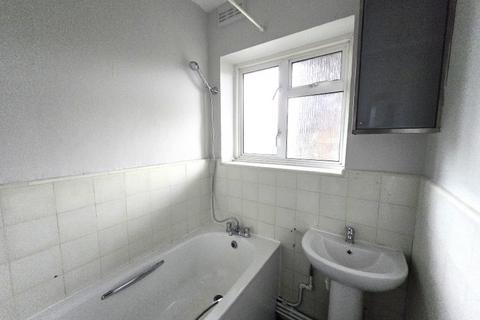 2 bedroom terraced house to rent, Park Road, Enfield EN3