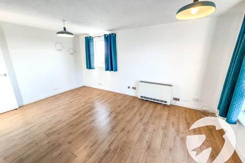 2 bedroom flat for sale, Marlowe Gardens, London, SE9