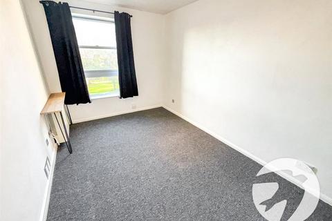 2 bedroom flat for sale, Marlowe Gardens, London, SE9