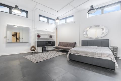 3 bedroom flat for sale, Pennack Road, London, SE15