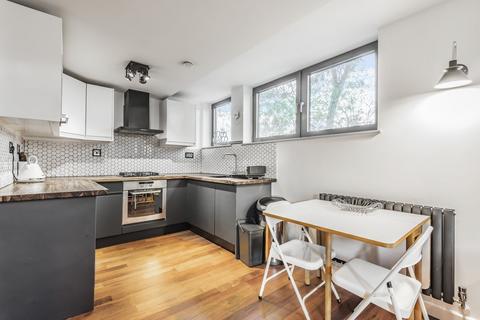 3 bedroom flat for sale, Pennack Road, London, SE15