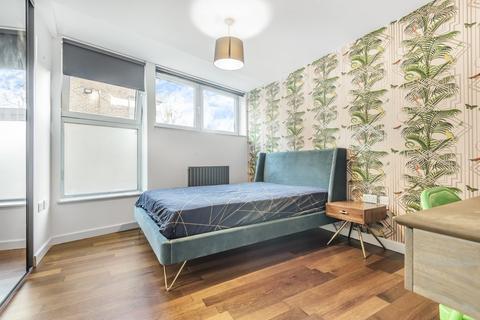 3 bedroom flat for sale, Pennack Road, London, SE15