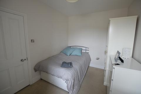 1 bedroom in a house share to rent, Wimborne Road, Poole