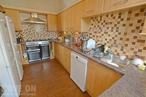 1 bedroom in a house share to rent, Wimborne Road, Poole