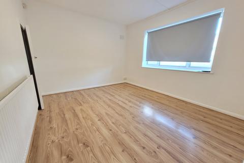 2 bedroom flat to rent, Fairmead Crescent, Edgware HA8