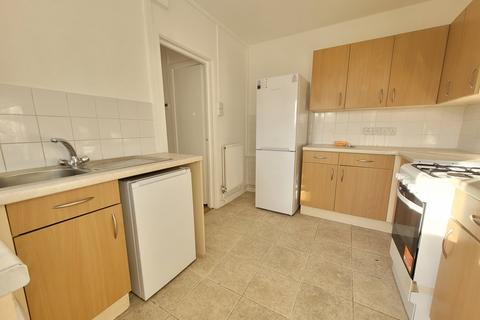 2 bedroom flat to rent, Fairmead Crescent, Edgware HA8