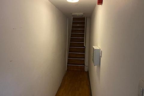 2 bedroom flat to rent, Market Street, Stalybridge, Cheshire, SK15