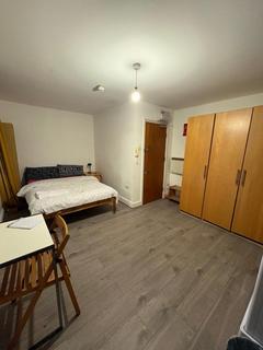 1 bedroom flat to rent, Studio Flat Bryantwood road N7
