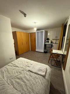 1 bedroom flat to rent, Studio Flat Bryantwood road N7