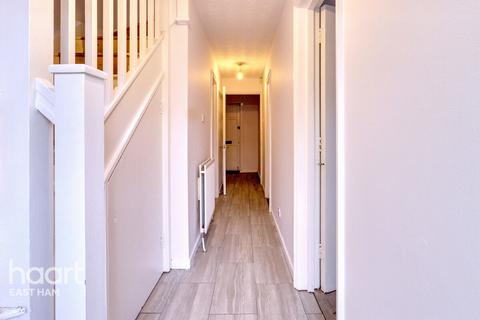 3 bedroom terraced house for sale, Viscount Drive, London