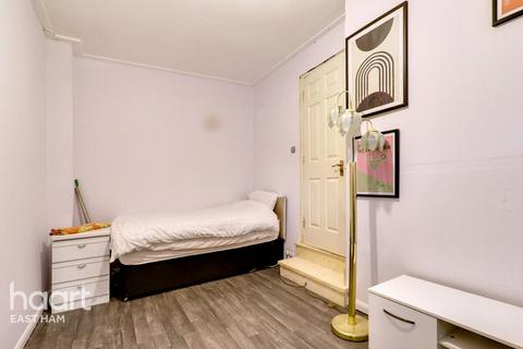 3 bedroom terraced house for sale, Viscount Drive, London