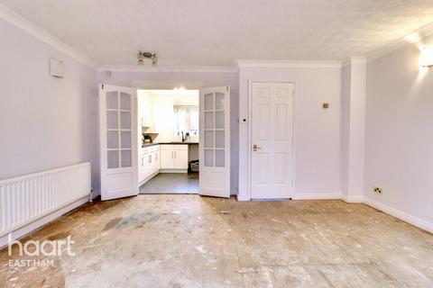 3 bedroom terraced house for sale, Viscount Drive, London