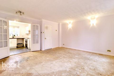 3 bedroom terraced house for sale, Viscount Drive, London