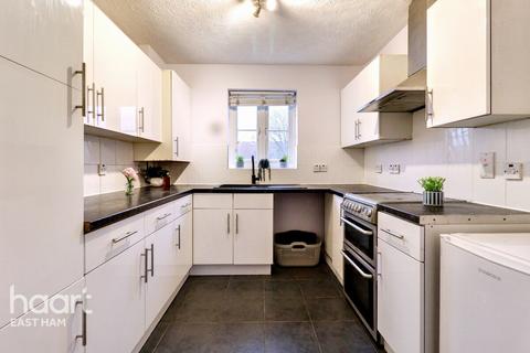3 bedroom terraced house for sale, Viscount Drive, London