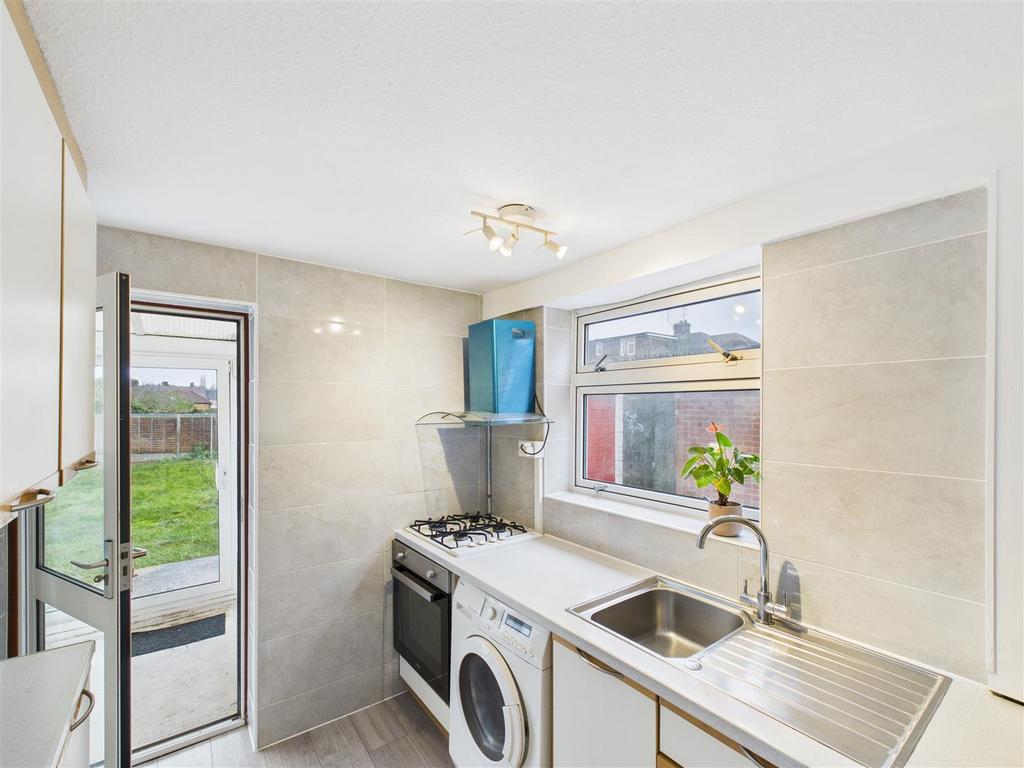 Kitchen 2.jpg