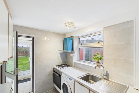 3 bedroom house to rent, Orchard Way, Cheltenham