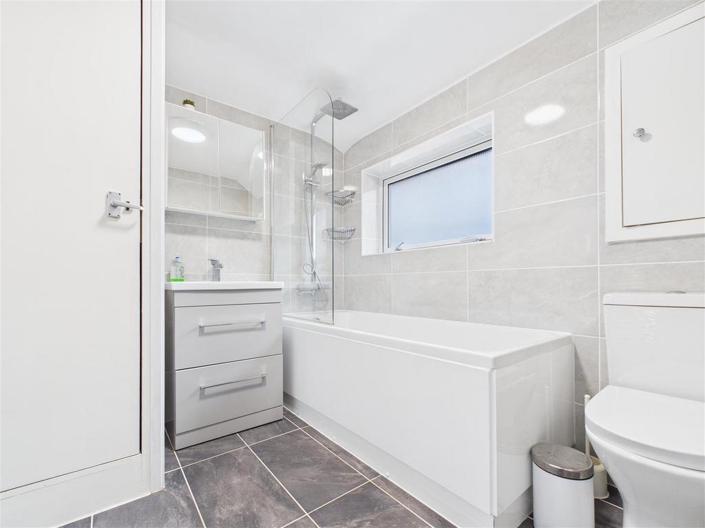 Bathroom 1.jpg