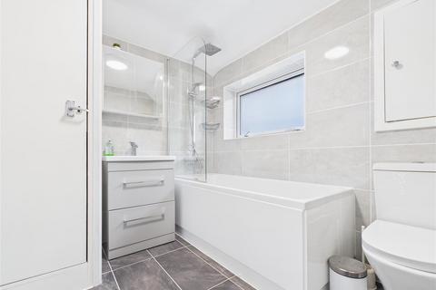 3 bedroom house to rent, Orchard Way, Cheltenham