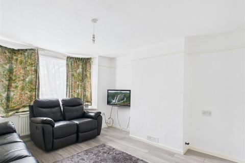 3 bedroom house to rent, Orchard Way, Cheltenham