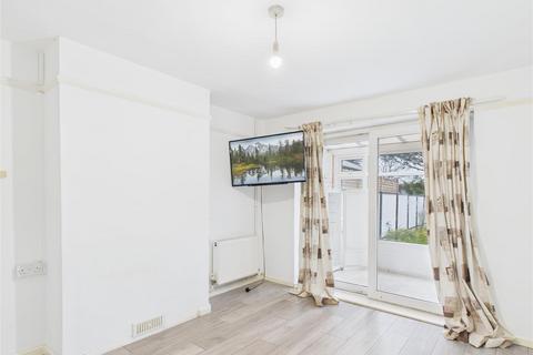 3 bedroom house to rent, Orchard Way, Cheltenham