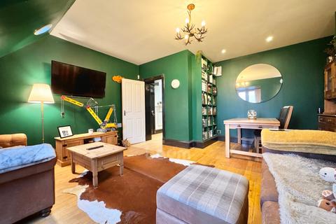 undefined, Flat 3, 6 Castle Terrace, Bridge of Weir