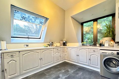 undefined, Flat 3, 6 Castle Terrace, Bridge of Weir
