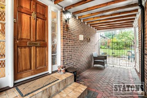 4 bedroom detached house for sale, Wylo Drive, Barnet, Hertfordshire, EN5