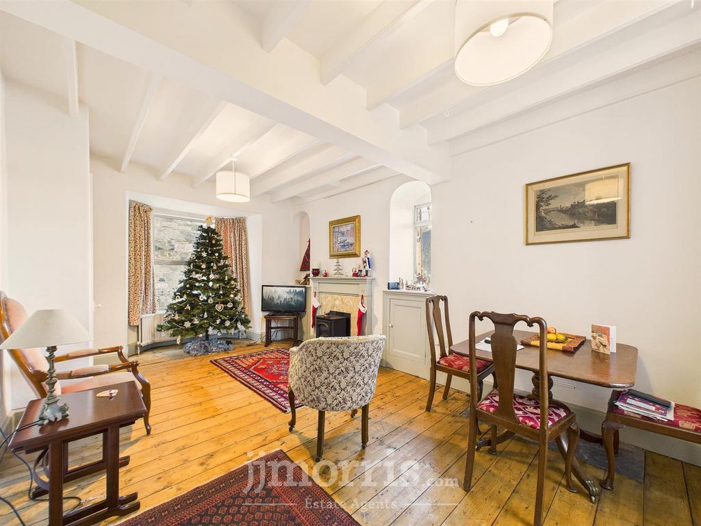 Sitting/Dining Room