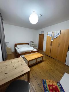 Studio to rent, Bryantwood Road, Highbury, N7
