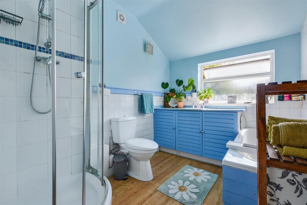 Bathroom 1.jpeg