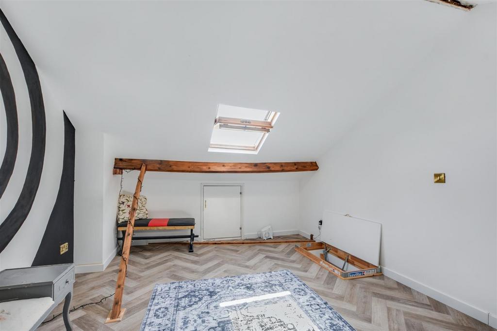 Loft Room 1.jpeg