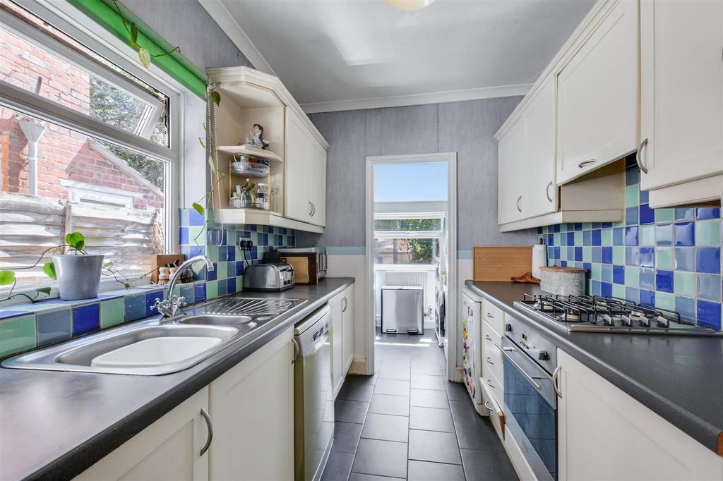 Kitchen 2.jpeg