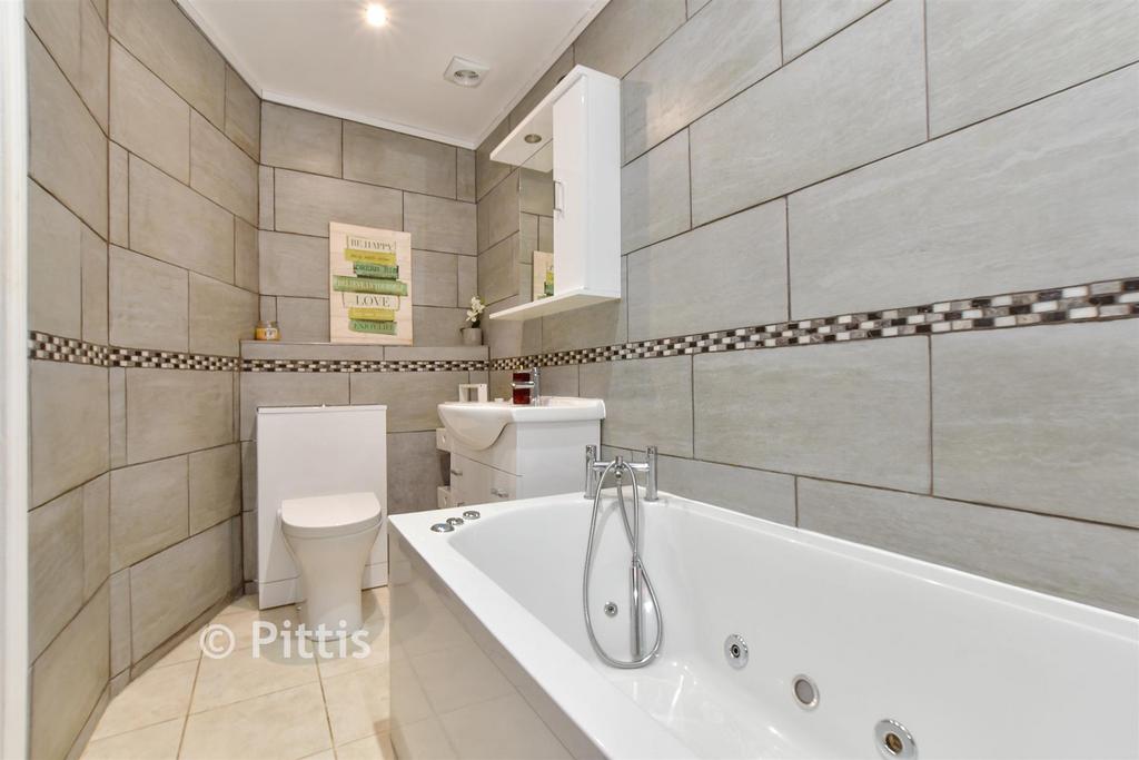 En-Suite Bathroom