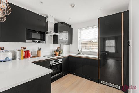 2 bedroom flat for sale, Clarence Road, London