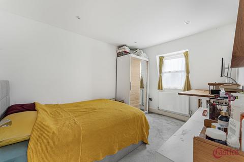 2 bedroom flat for sale, Clarence Road, London