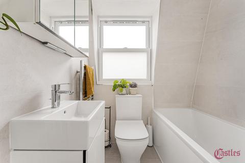 2 bedroom flat for sale, Clarence Road, London